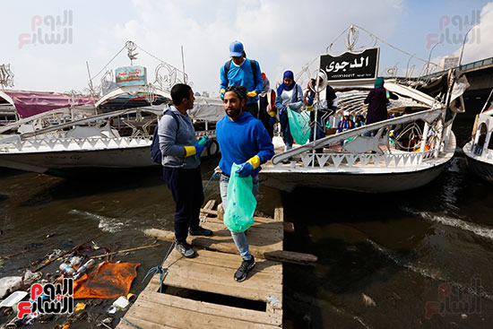 وزيرة البيئة تطلق حملة لتنظيف نهر النيل من المخلفات خاصة البلاستيكية (27)