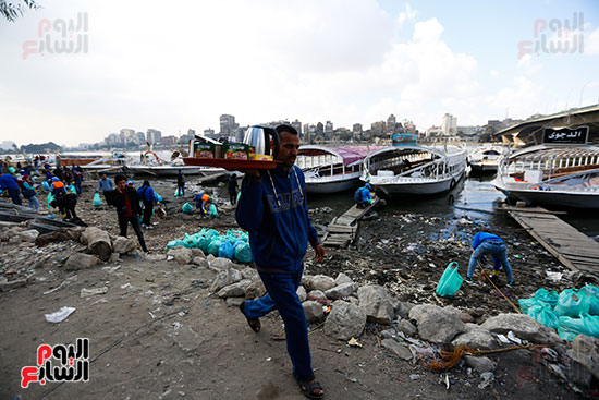 وزيرة البيئة تطلق حملة لتنظيف نهر النيل من المخلفات خاصة البلاستيكية (81)
