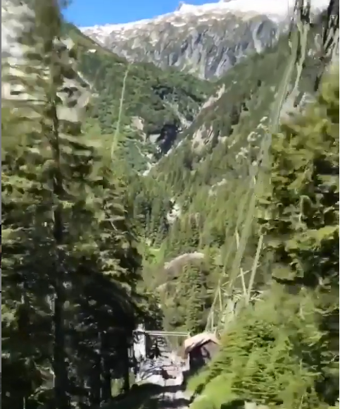 رحلة خطيرة بالقطار المعلق بين الطبيعة فى سويسرا