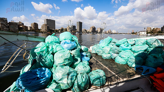 وزيرة البيئة تطلق حملة لتنظيف نهر النيل من المخلفات خاصة البلاستيكية (95)
