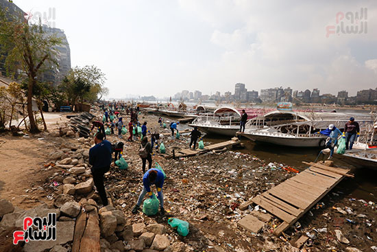 وزيرة البيئة تطلق حملة لتنظيف نهر النيل من المخلفات خاصة البلاستيكية (46)