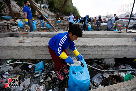 وزيرة البيئة تطلق حملة لتنظيف نهر النيل من المخلفات خاصة البلاستيكية (84)
