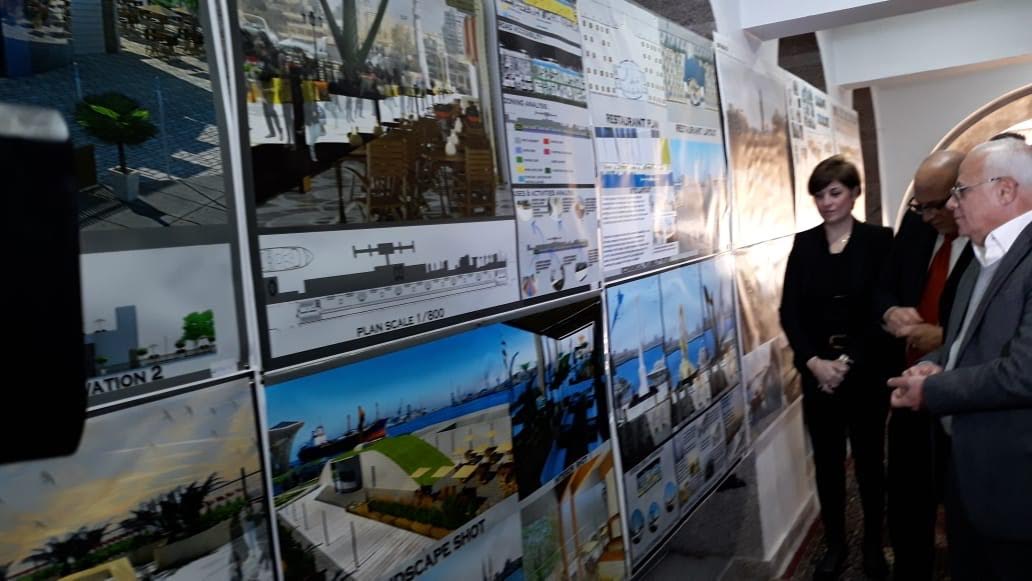  محافظ بورسعيد يستعرض نماذج مشروع تطوير شارع فلسطين (2)