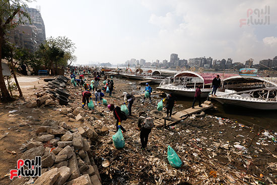 وزيرة البيئة تطلق حملة لتنظيف نهر النيل من المخلفات خاصة البلاستيكية (47)