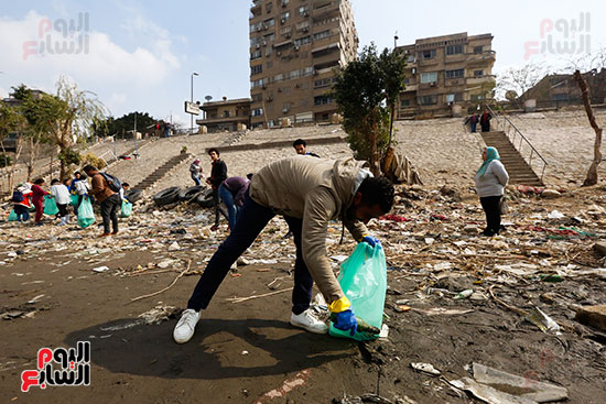 وزيرة البيئة تطلق حملة لتنظيف نهر النيل من المخلفات خاصة البلاستيكية (34)