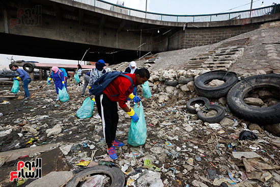 وزيرة البيئة تطلق حملة لتنظيف نهر النيل من المخلفات خاصة البلاستيكية (41)