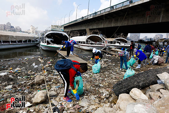 وزيرة البيئة تطلق حملة لتنظيف نهر النيل من المخلفات خاصة البلاستيكية (45)