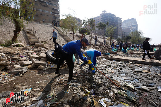 وزيرة البيئة تطلق حملة لتنظيف نهر النيل من المخلفات خاصة البلاستيكية (40)