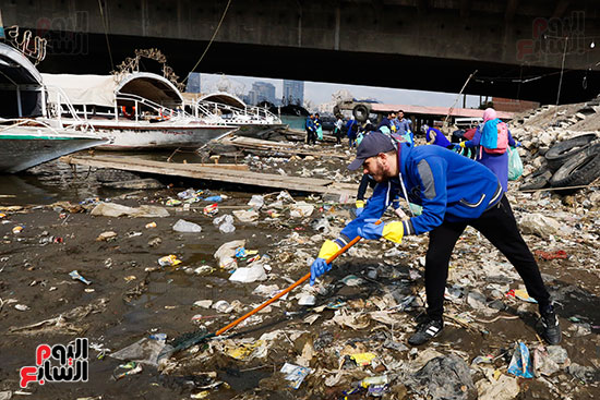 وزيرة البيئة تطلق حملة لتنظيف نهر النيل من المخلفات خاصة البلاستيكية (37)