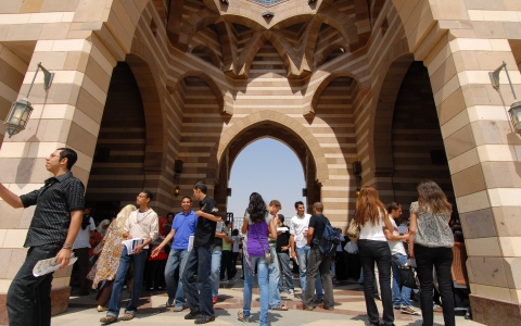 الجامعة الأمريكية بالقاهرة (2)