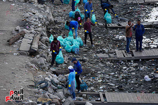 وزيرة البيئة تطلق حملة لتنظيف نهر النيل من المخلفات خاصة البلاستيكية (67)