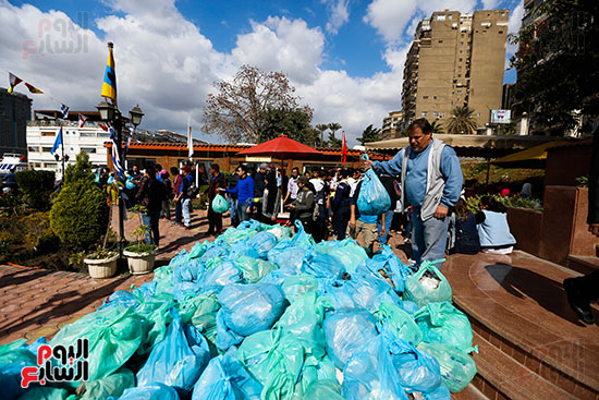 وزيرة البيئة تطلق حملة لتنظيف نهر النيل من المخلفات خاصة البلاستيكية (99)