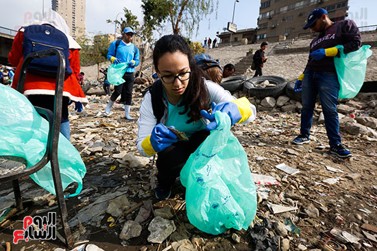 وزيرة البيئة تطلق حملة لتنظيف نهر النيل من المخلفات خاصة البلاستيكية (32)