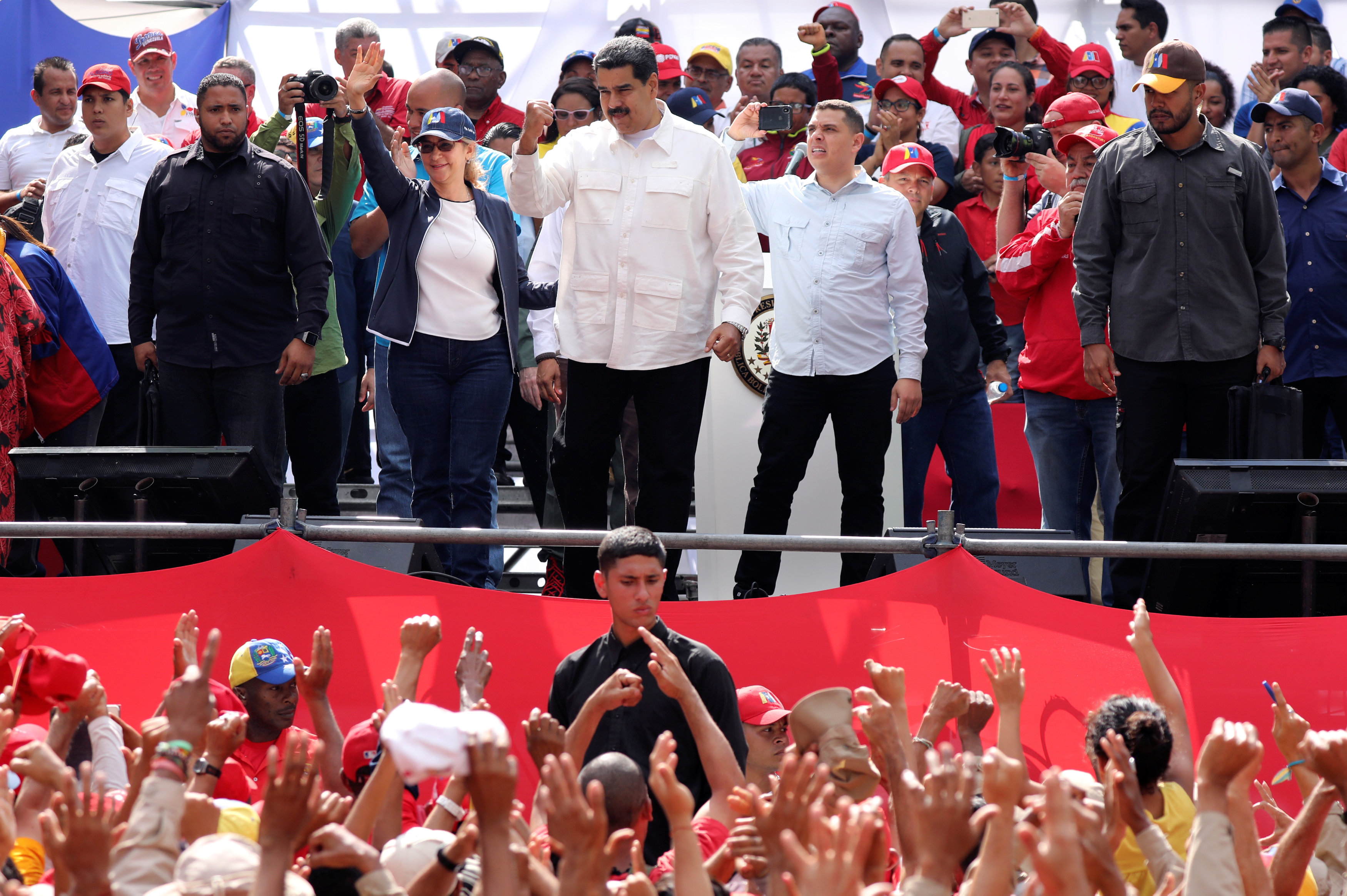 الرئيس الفنزويلى وسط أنصاره