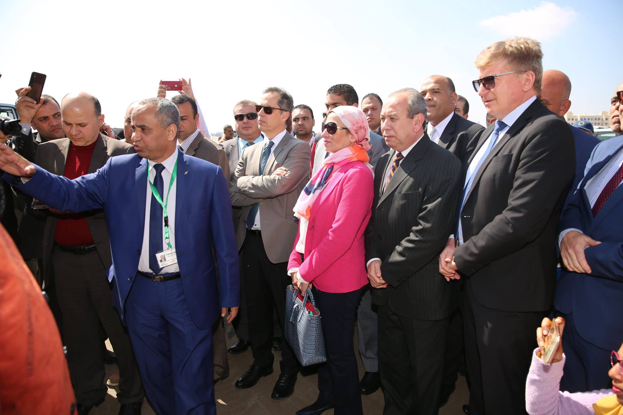 محافظ كفر الشيخ ووزيرة البيئة يشهدان اصطفاف المعدات  (6)