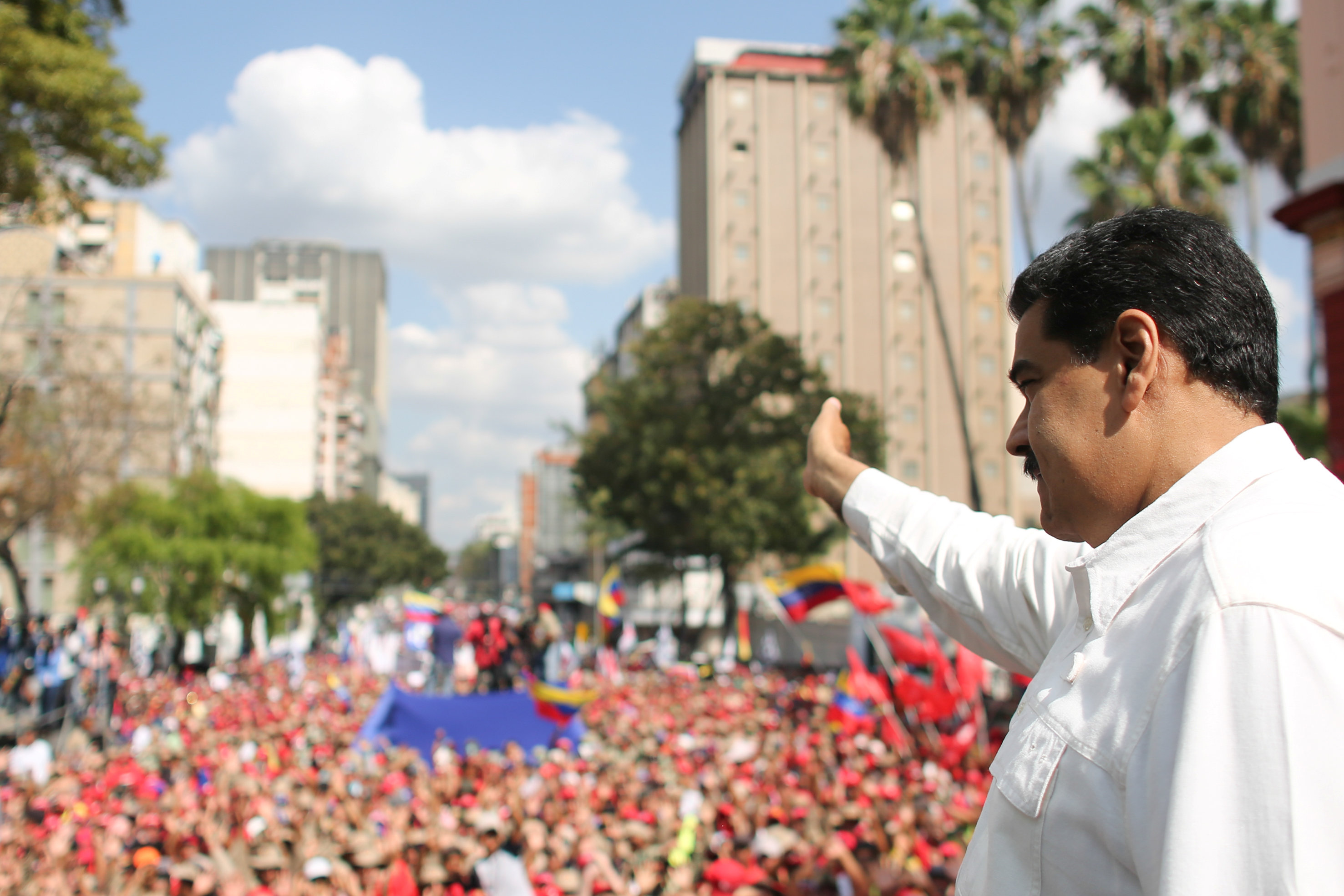 مادورو أمام مؤيديه