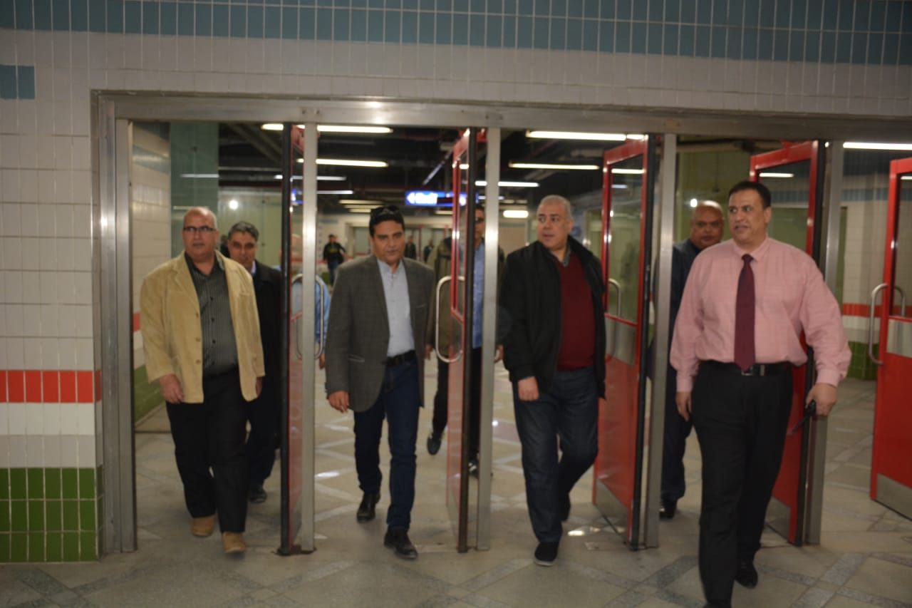 أثناء جولة المهندس على الفضالي رئيس مجلس إدارة شركة مترو الأنفاق التفقدية  (4)
