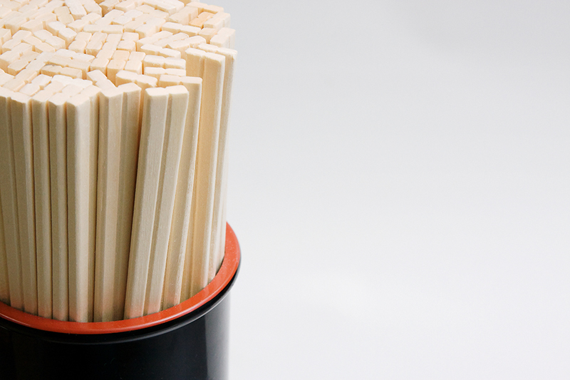 اعرف تاريخ العيدان الخشبية وقواعد الأكل بها