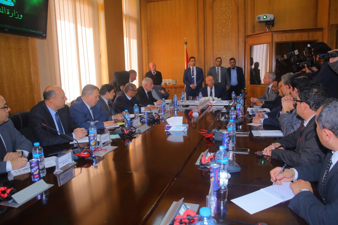 اجتماع وزير النقل بقيادات السكة الحديد (6)