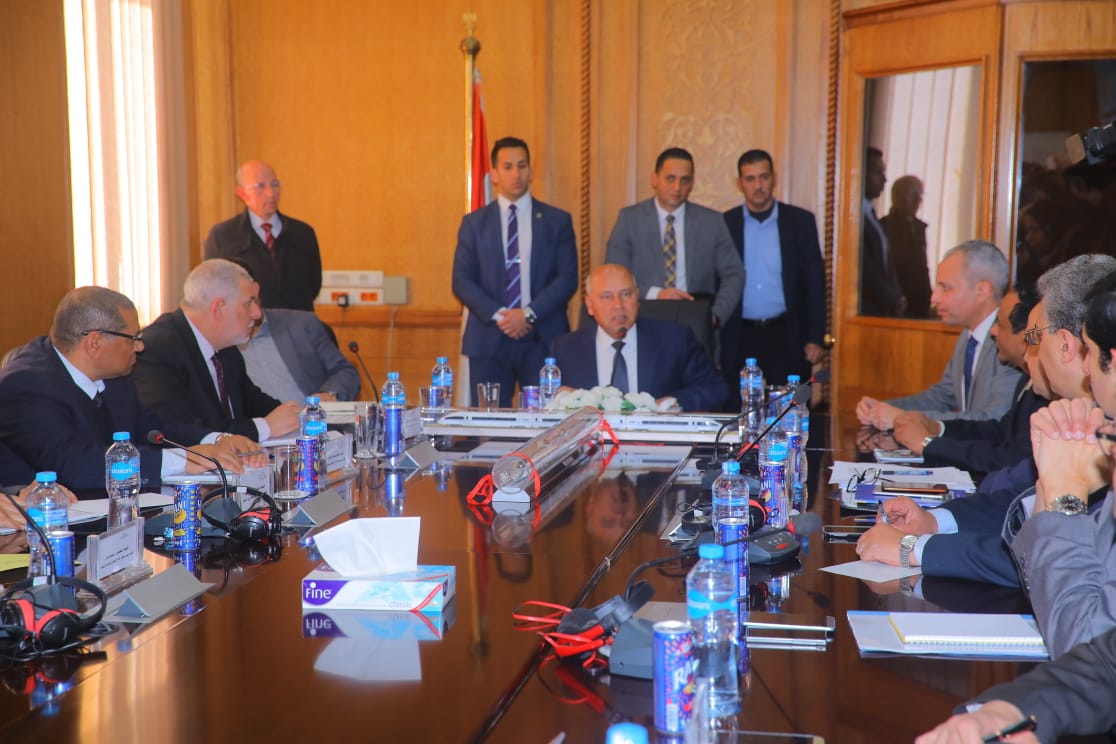 اجتماع وزير النقل بقيادات السكة الحديد (5)