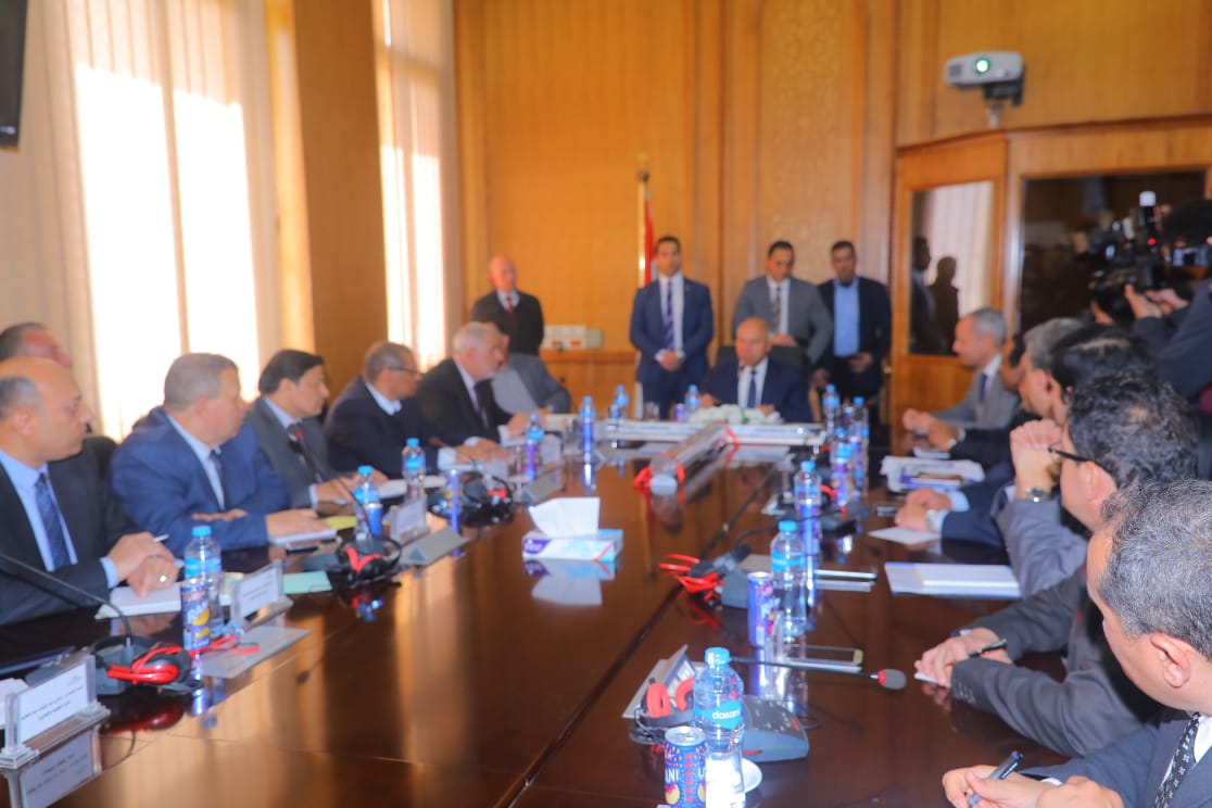 اجتماع وزير النقل بقيادات السكة الحديد (4)