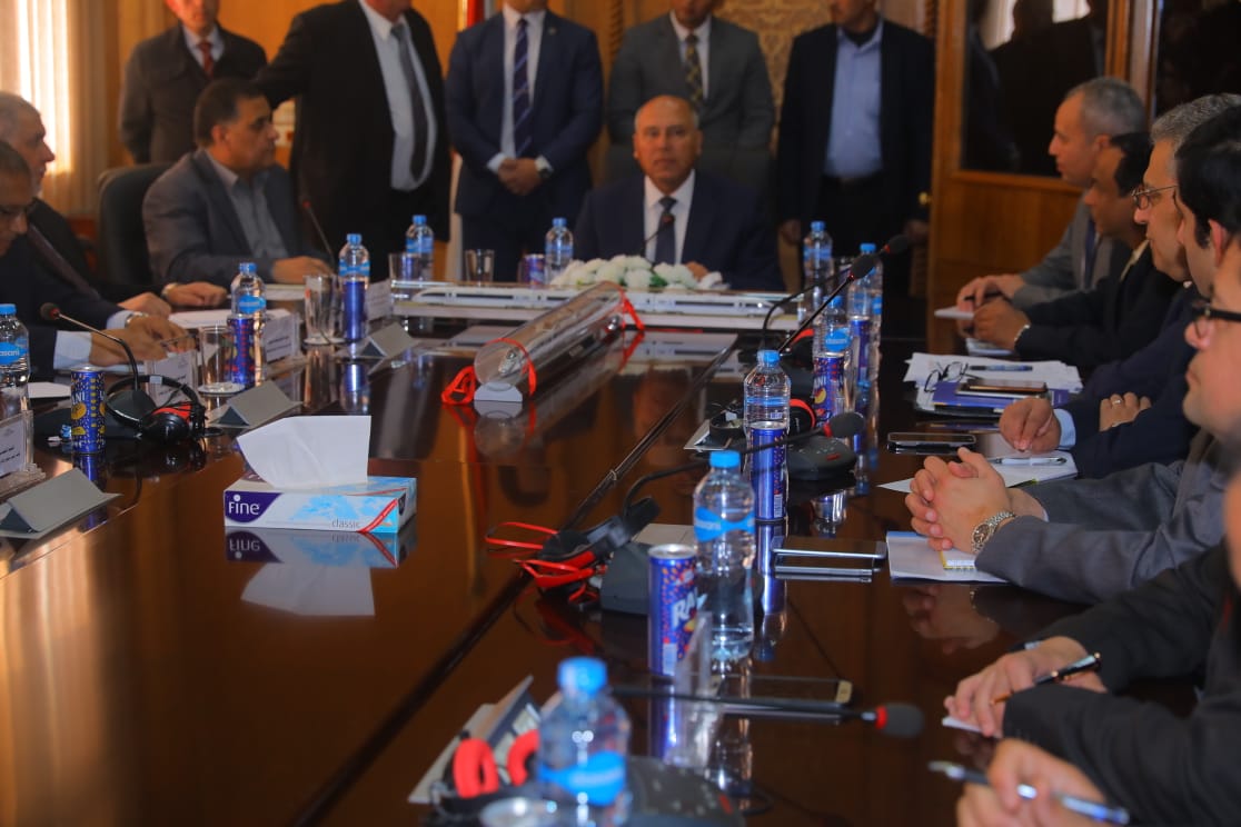 اجتماع وزير النقل بقيادات السكة الحديد (1)