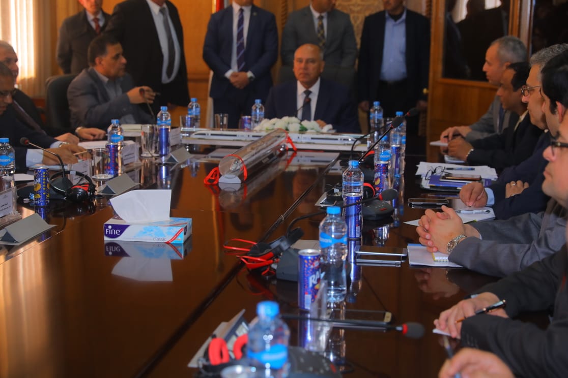 اجتماع وزير النقل بقيادات السكة الحديد (3)