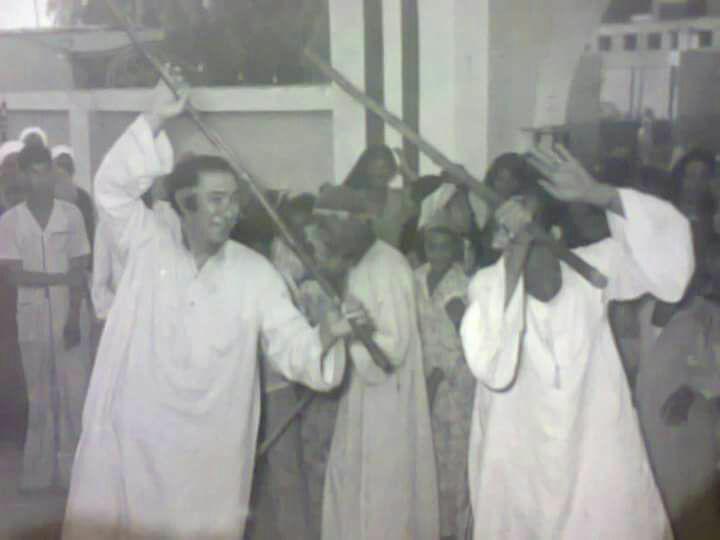 رقم 16 عبد الله غيث يرقص مع شيقيقه حمدي غيث