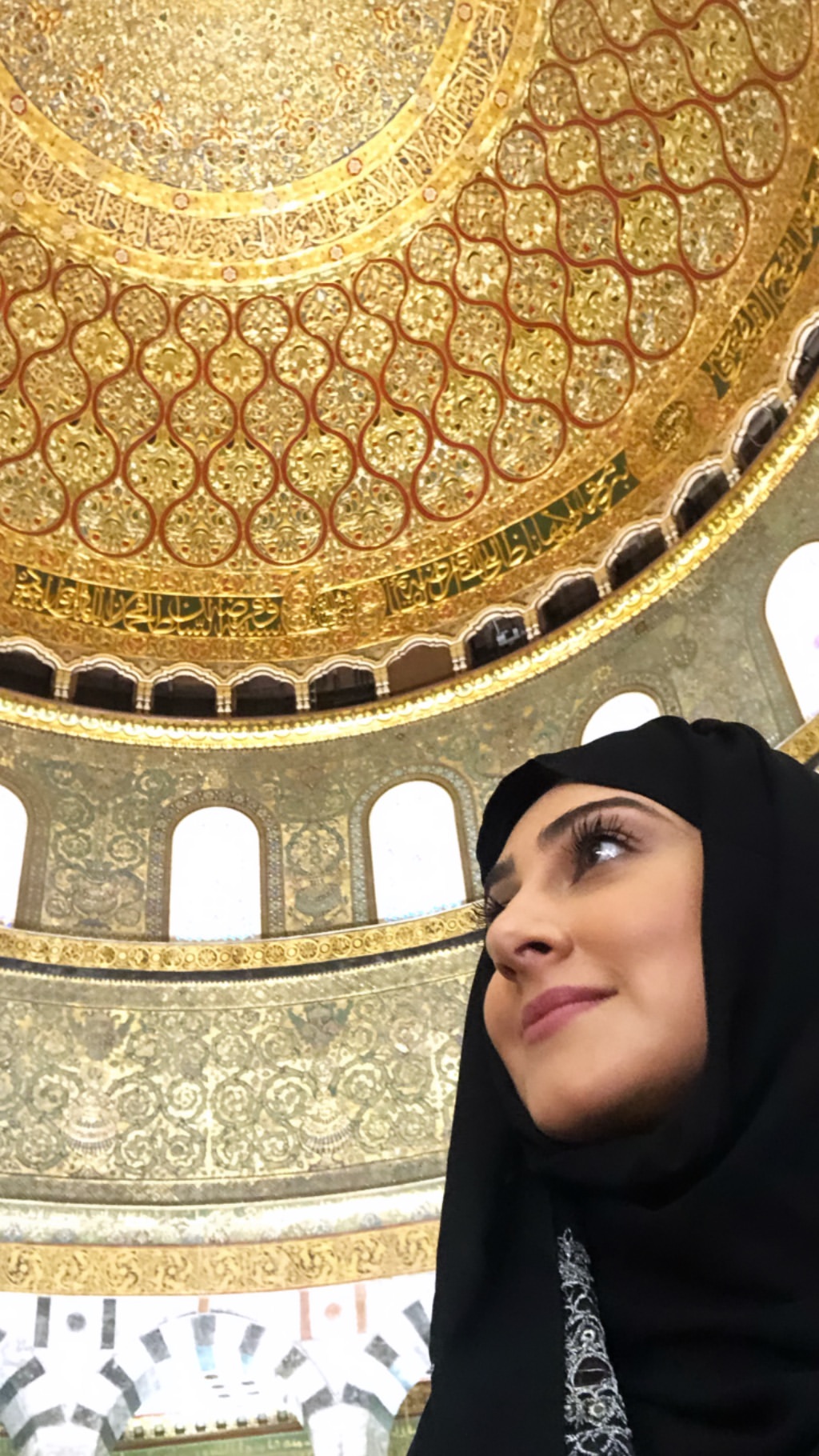 هيفاء حسين داخل مسجد قبة الصخرة