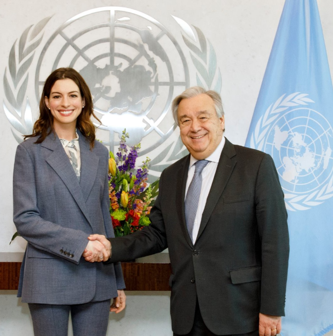 آن هاثواى مع الأمين العام للأمم المتحدة