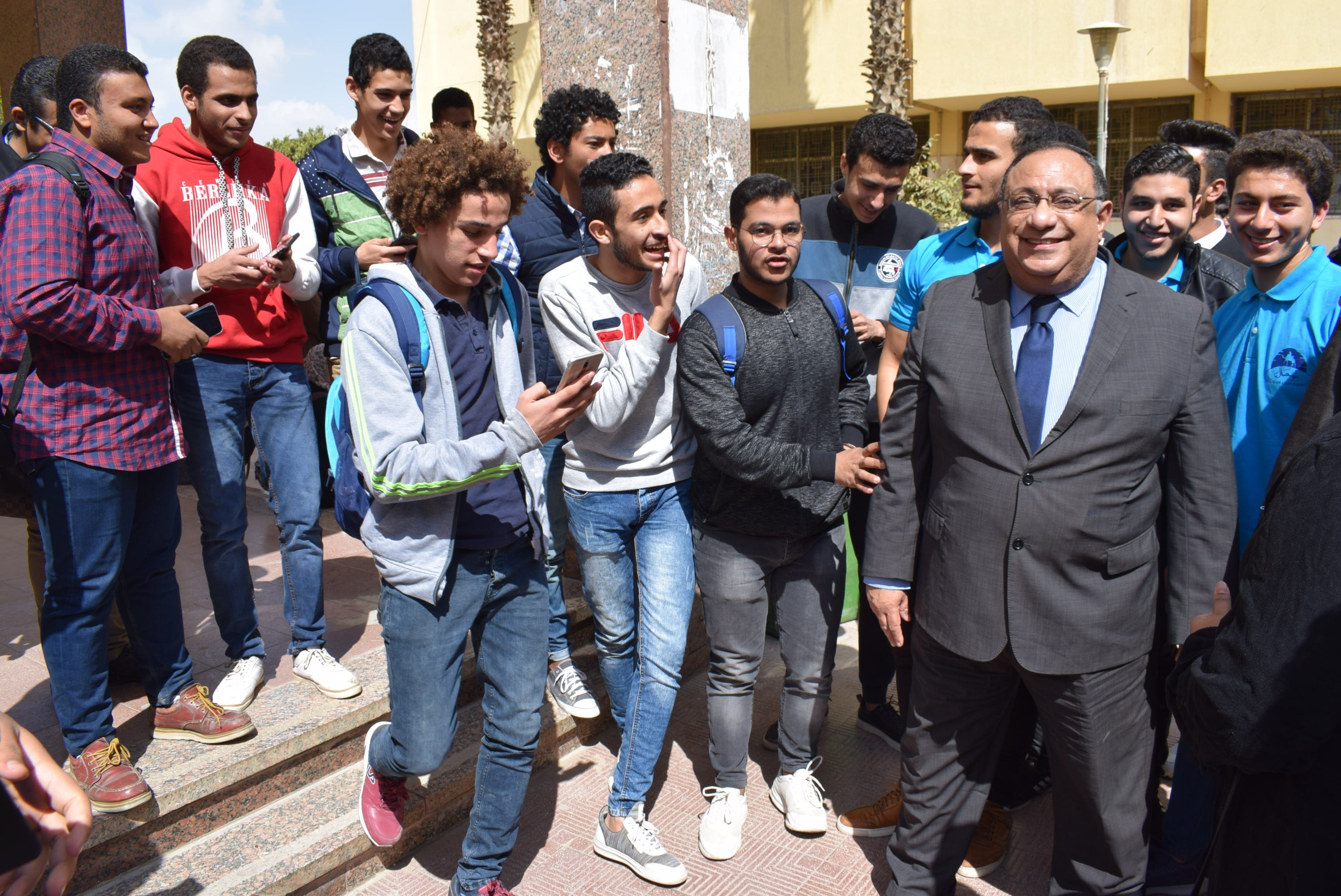 رئيس جامعة حلوان يلتقى طلاب الجامعة (5)