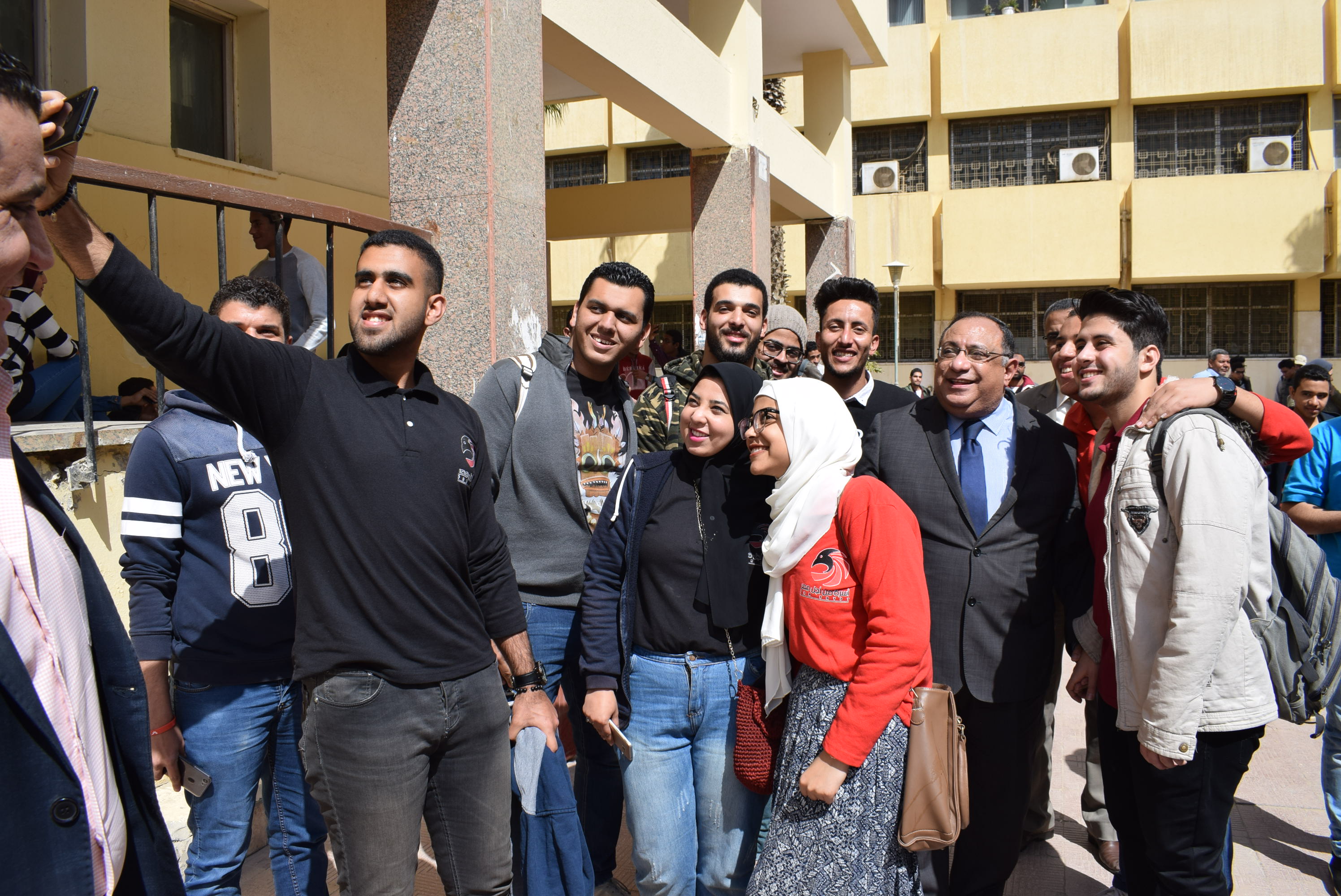 رئيس جامعة حلوان يلتقى طلاب الجامعة (6)