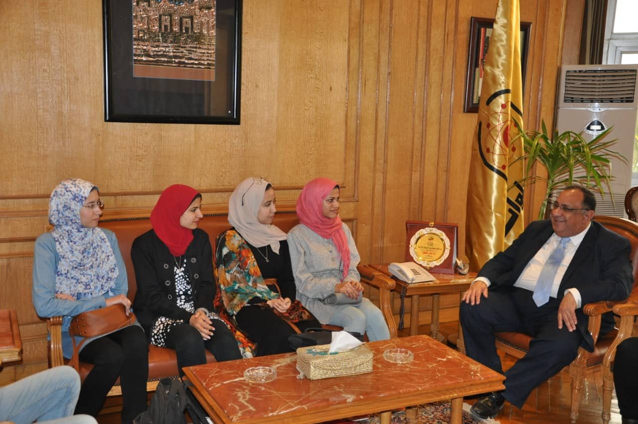 رئيس جامعة حلوان يلتقى عباقرة الجامعة (3)