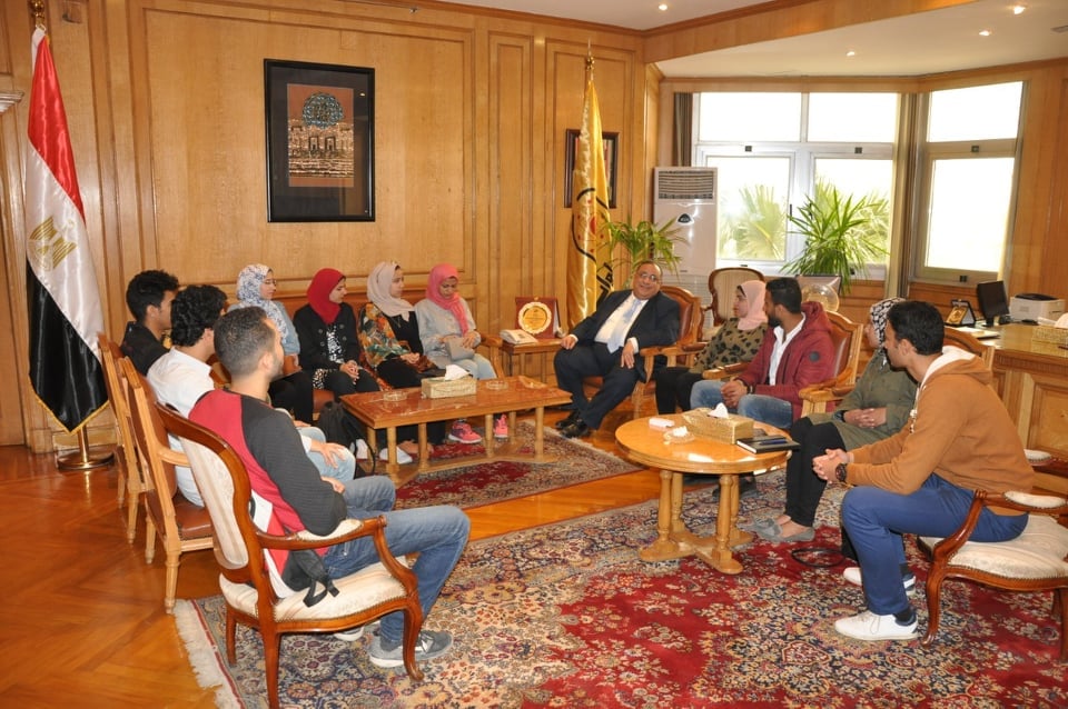 رئيس جامعة حلوان يلتقى عباقرة الجامعة (2)
