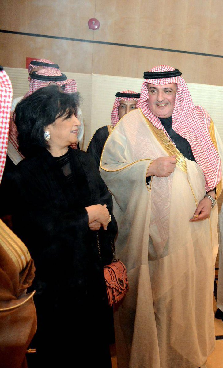 رئيس هيئة البحرين للثقافة والآثار تتفقد معرض العلاقة الأخوية السعودية البحرينية (3)