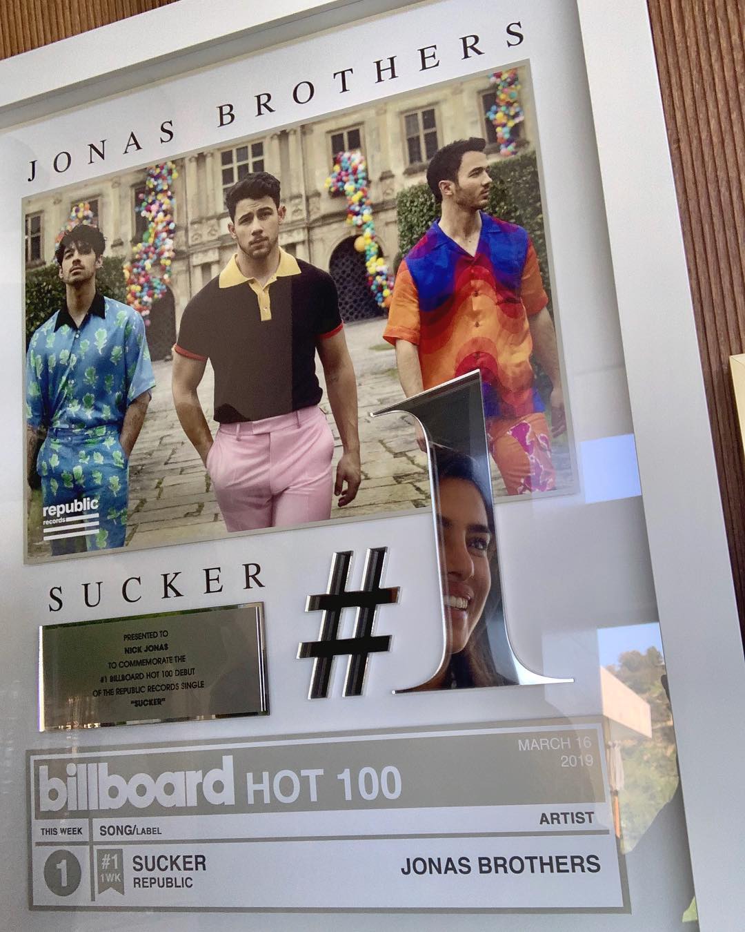 أغنية Sucker تتصدر قائمة Billboard Hot 100