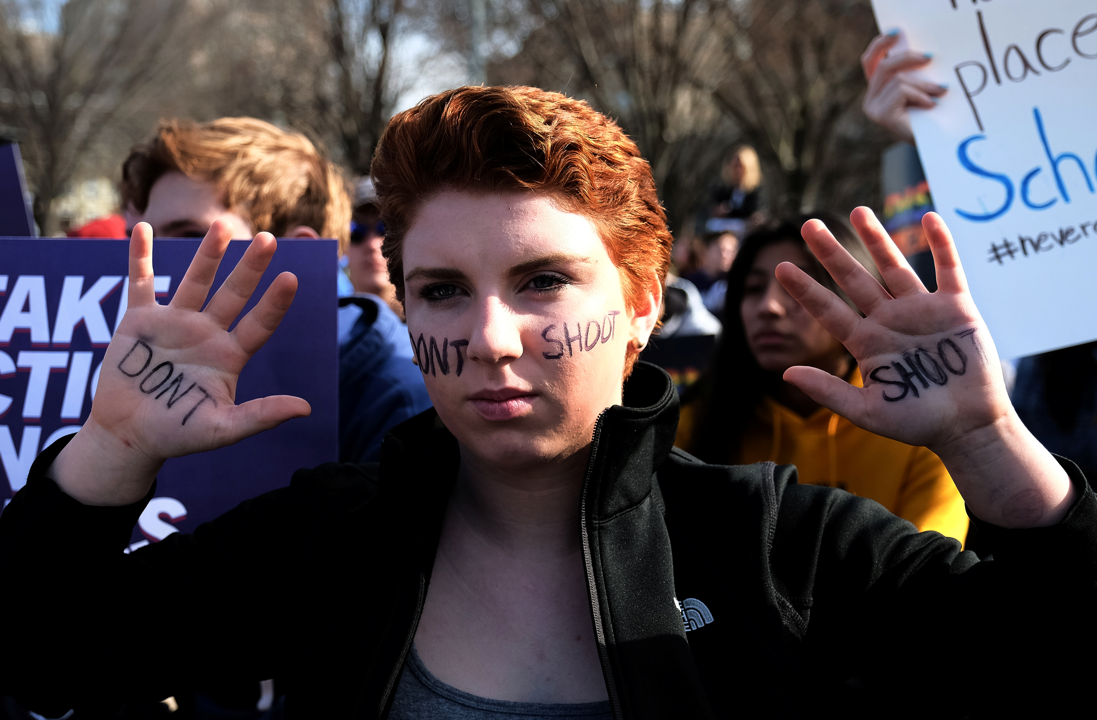 طالبة أمريكية مشاركة بالمسيرة