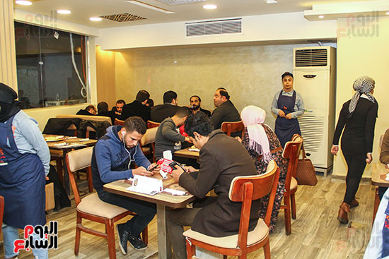 أشهر فرقة إنشاد سورية تفتتح مطعم سورى (14)