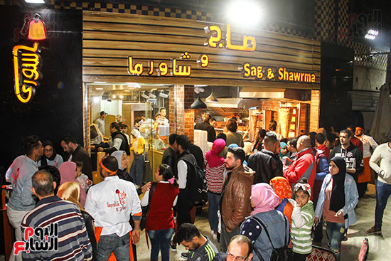 أشهر فرقة إنشاد سورية تفتتح مطعم سورى (5)