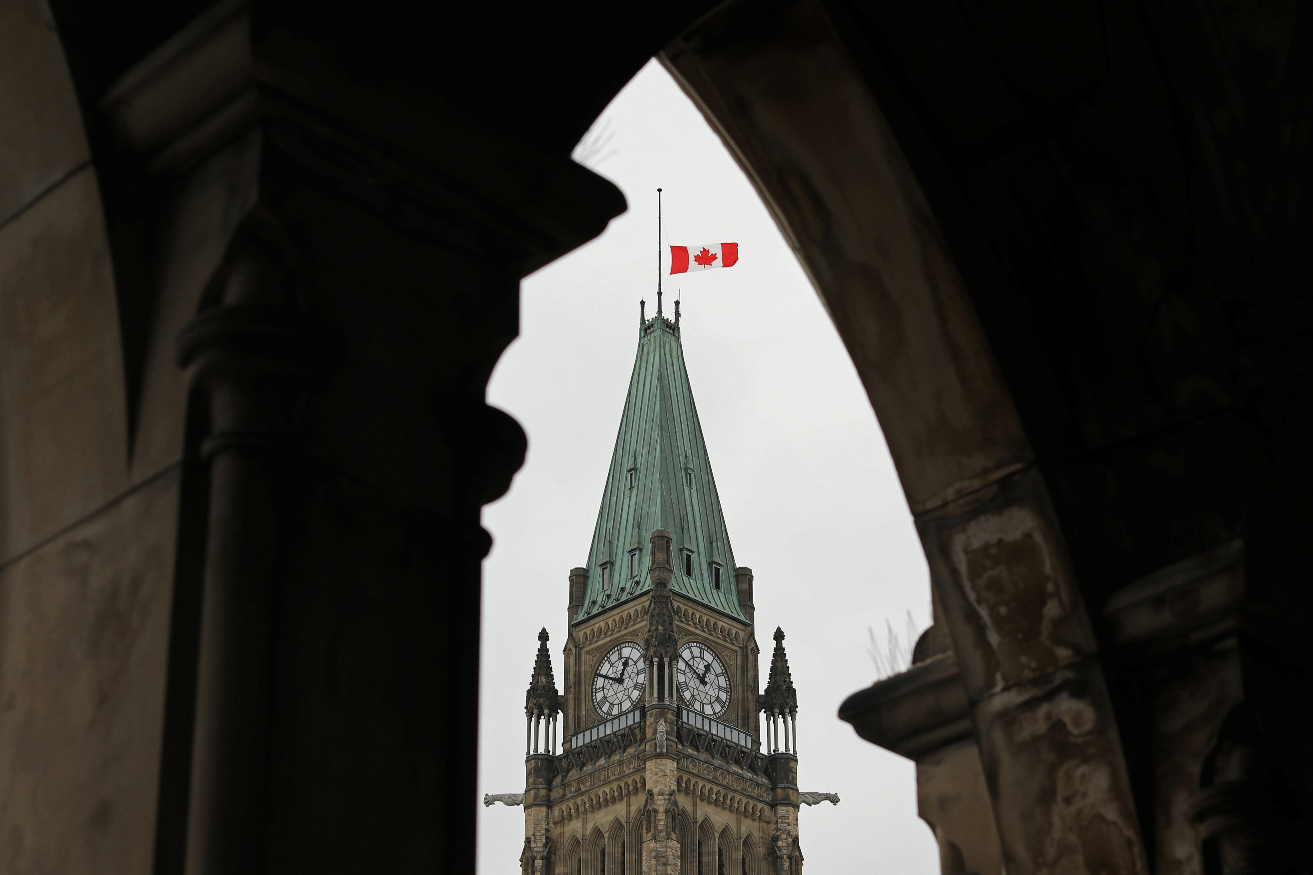 كندا تنكس العلم حدادا على أرواح الهجوم الإرهابى