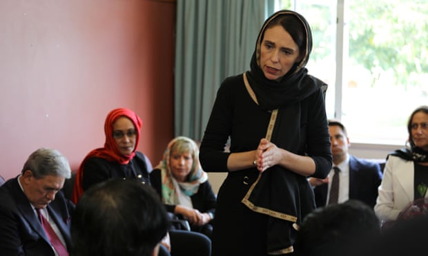 رئيسة وزراء نيوزيلندا داخل المسجد
