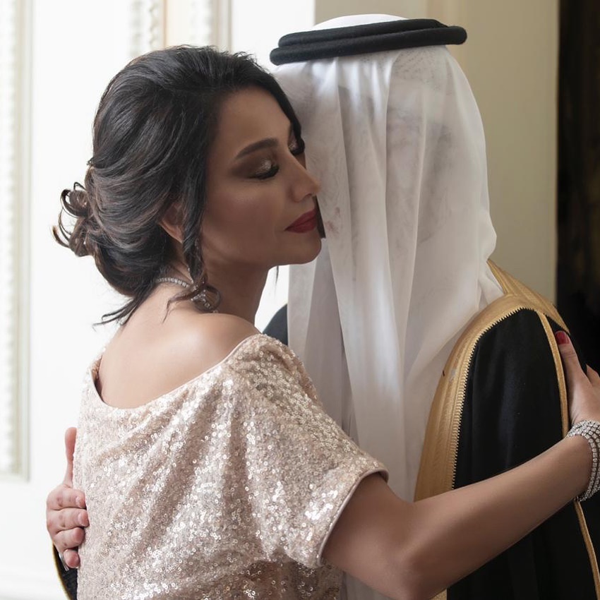 الاعلامية بسمة وهبى مع نجلها خلال حفل زفافه فى السعودية