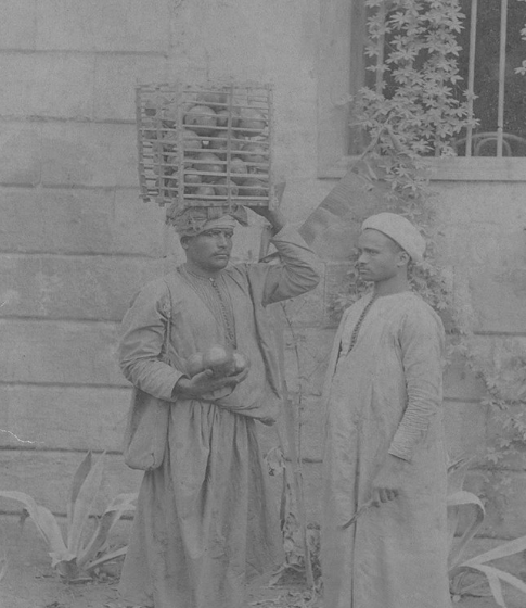 بائع الرمان حوالي عام 1880 م