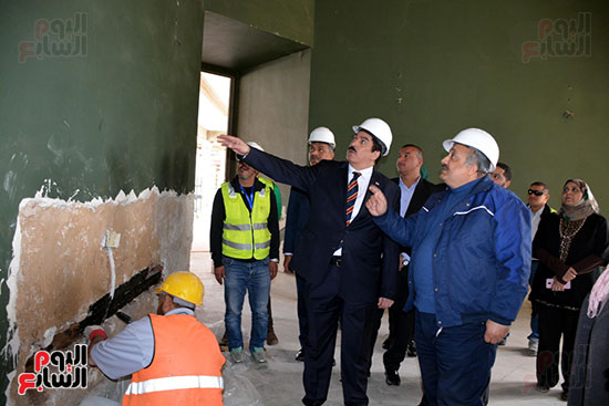 محافظ القليوبية يتفقد أعمال ترميم قصر محمد علي في شبرا الخيمة (3)