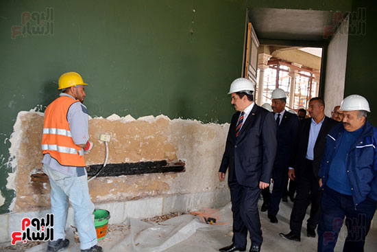 محافظ القليوبية يتفقد أعمال ترميم قصر محمد علي في شبرا الخيمة (6)
