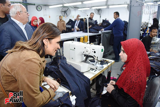 عمال مصانع المنطقة الحرة ببورسعيد ، الدكتورة سحر نصر (2)