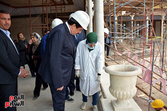 محافظ القليوبية يتفقد أعمال ترميم قصر محمد علي في شبرا الخيمة (15)