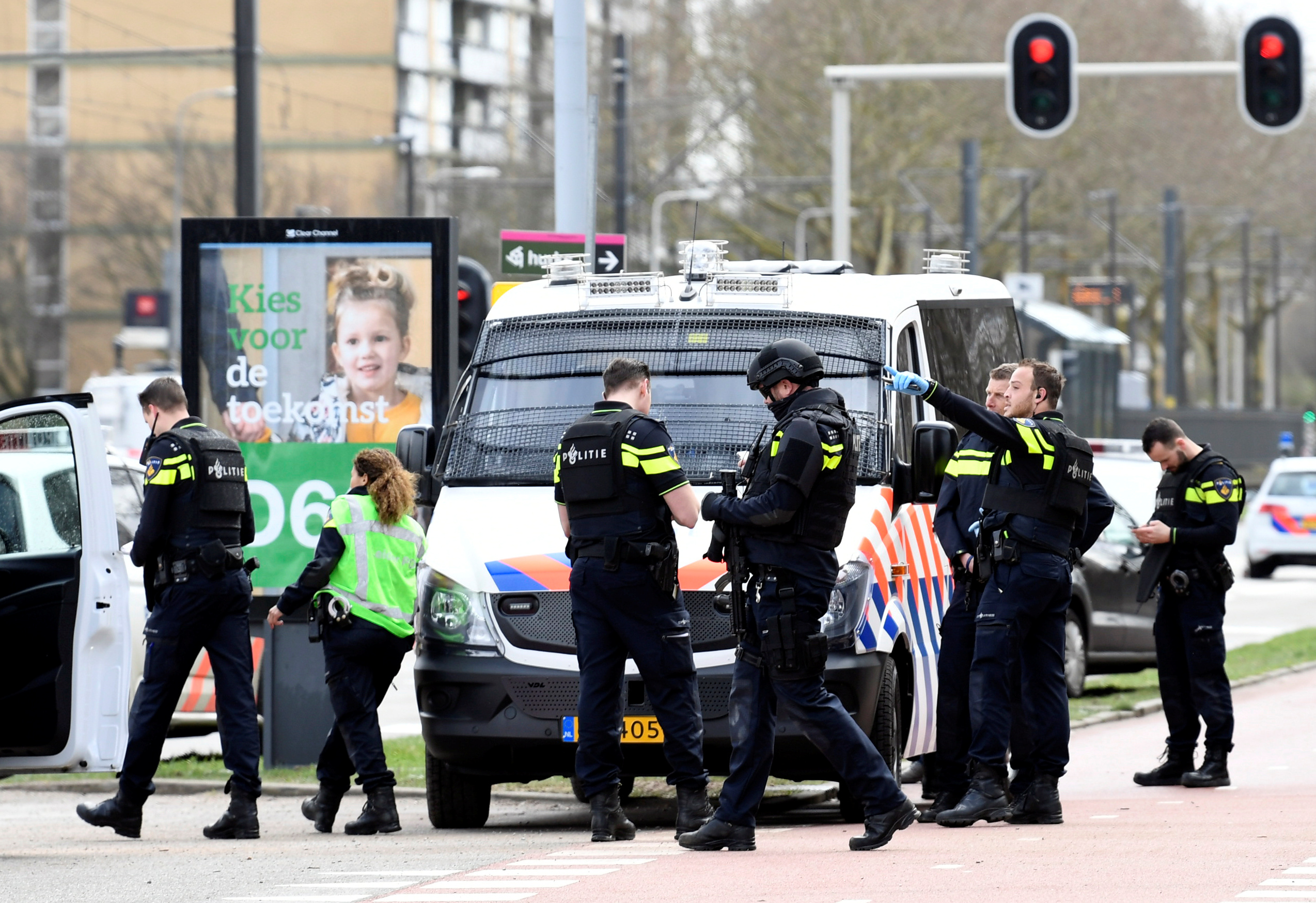 قوات الأمن الهولندية تكثف تواجدها بالشوارع