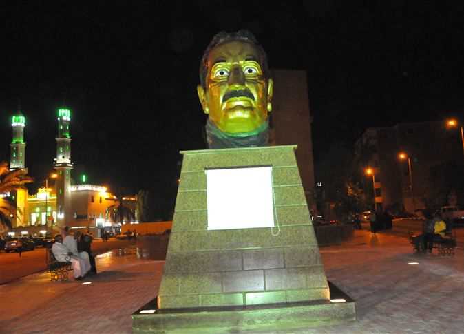 تمثال عباس العقاد بأسوان