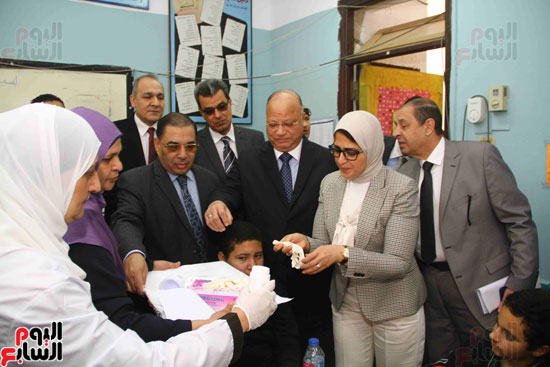 وزيرة الصحة تطلق حملة القضاء على الديدان  (6)